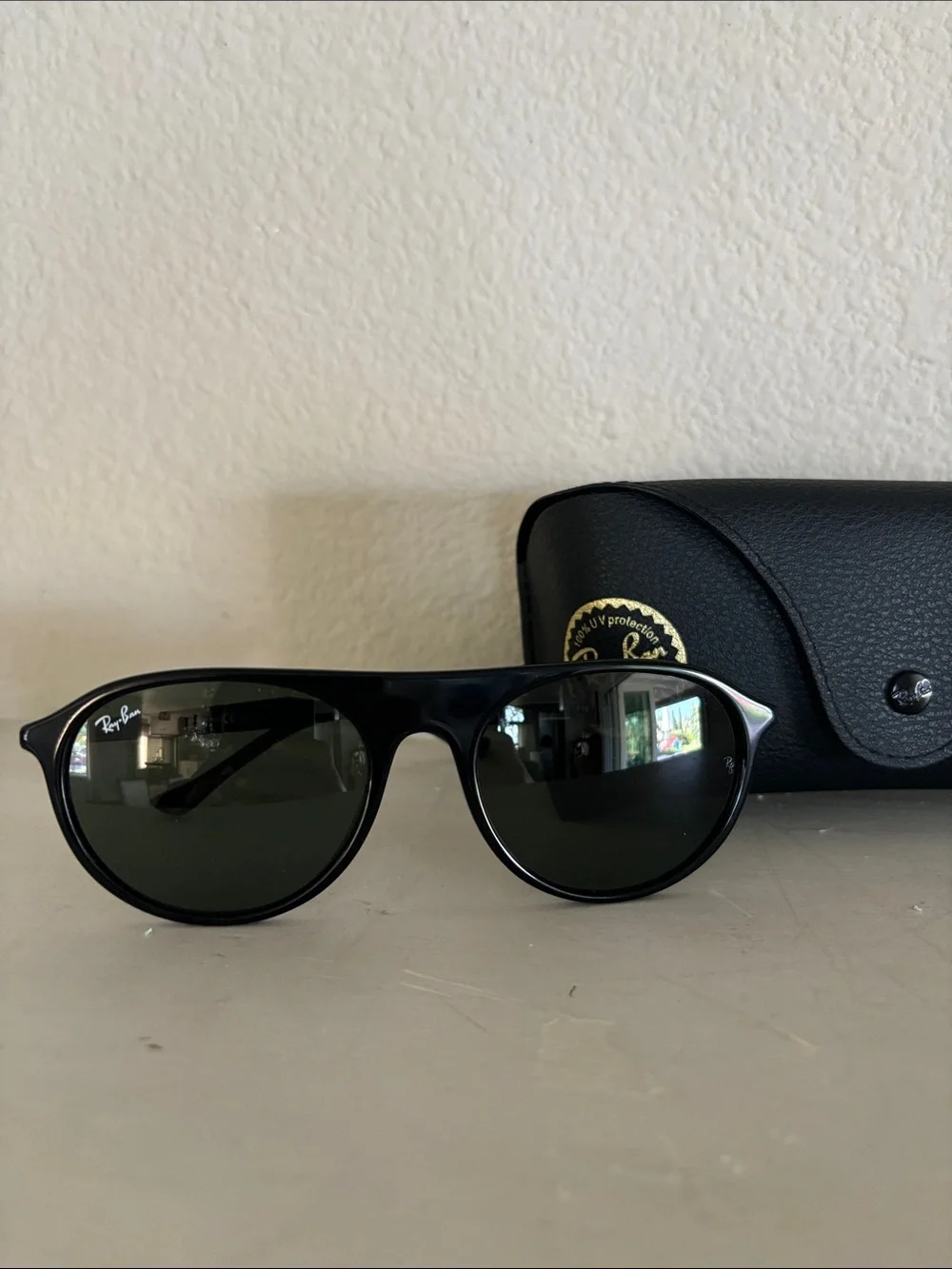 Ray-Ban Black Frames with Dark Green Lenses Sunglasses and Case